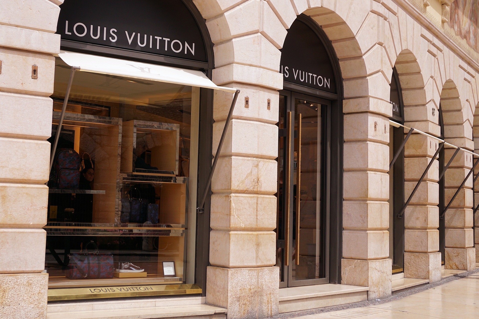 Strategia ochrony marki Louis Vuitton – studium przypadku