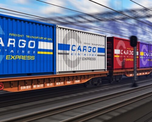 pociąg towarowy transportujący kontenery z Chin